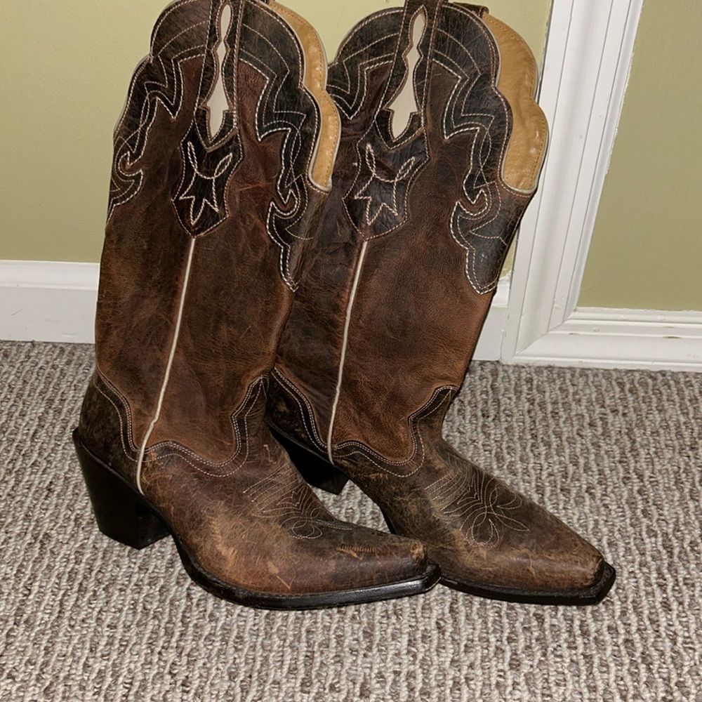 Women’s cowboy boots